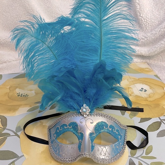 Mardi Gras Party Supplies - Picture 6 of 9